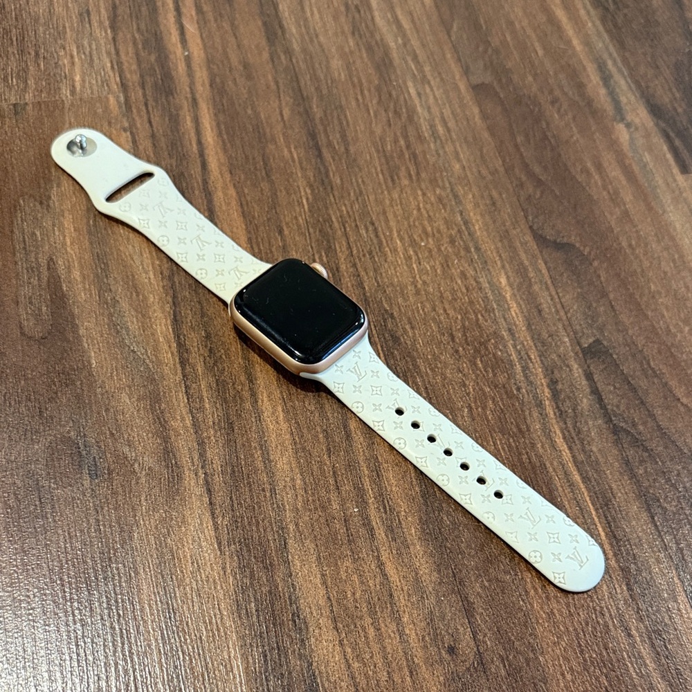 Apple 40 mm pink Smartwatch with various bands